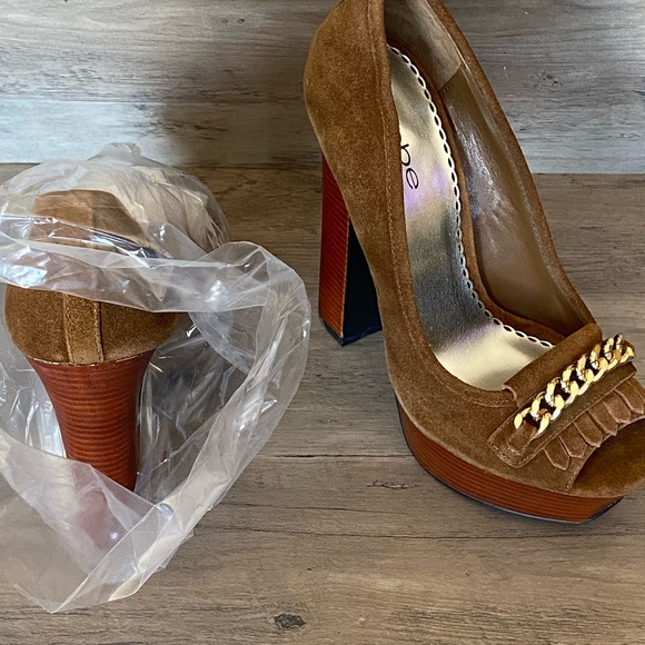 BeBe Platform Suede Heel - Picture 3 of 6